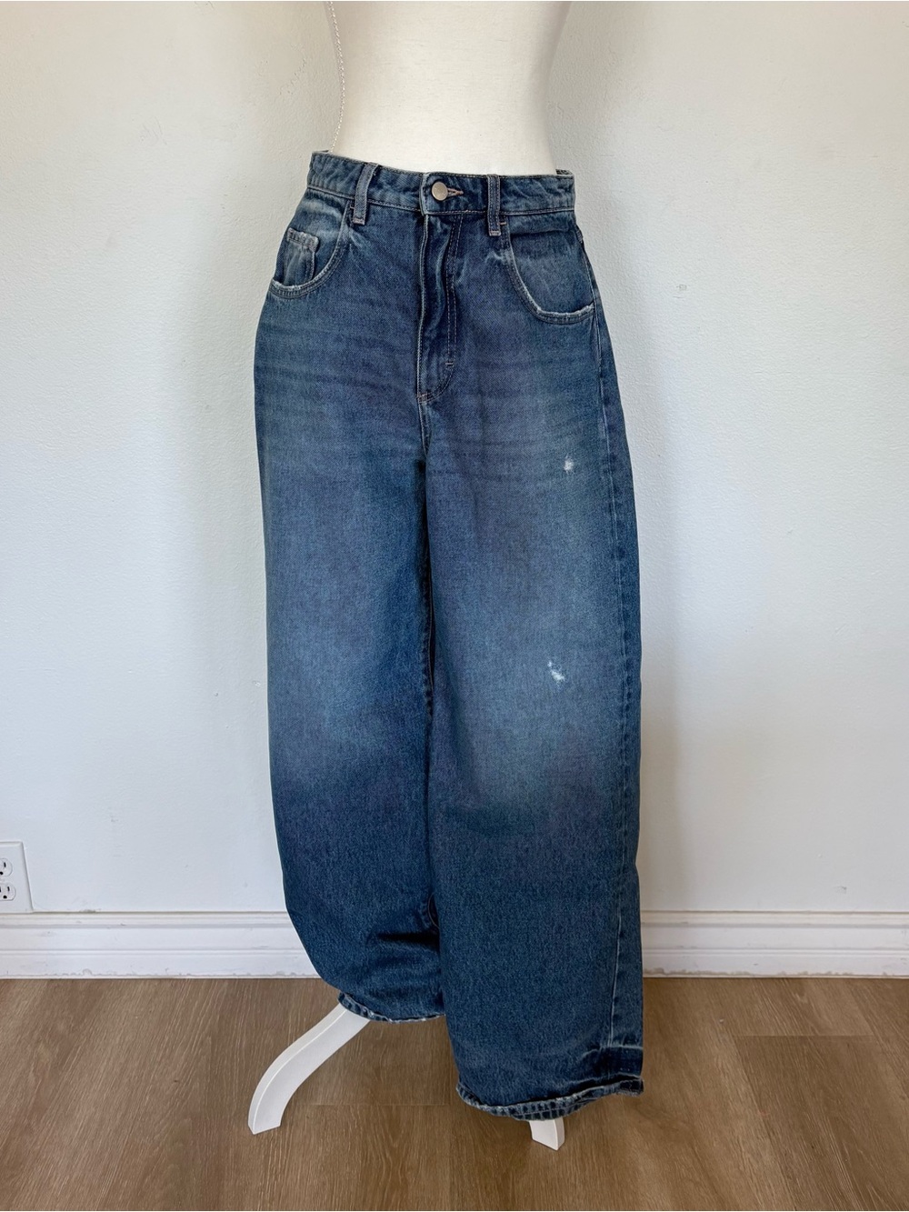 ICON DENIM WOMEN'S WIDE LEG LOW RISE JEANS - SIZE 28